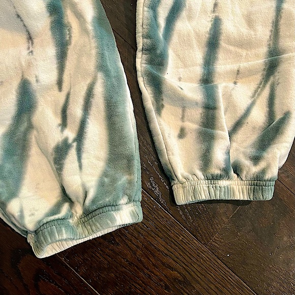 Good American Boyfriend Sweatpants in Blue Orion Tie Dye - Picture 8 of 16